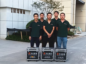 世茂璀璨倾城室内门维修